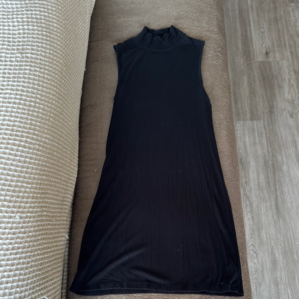 Black ribbed mock neck dress - small